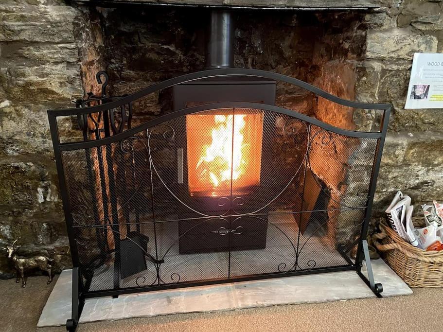 Вилла The Cwtch, Log Fire, Sleeps 6, Nr Zip World, Brecon And Bike Park Wales Абердер Экстерьер фото