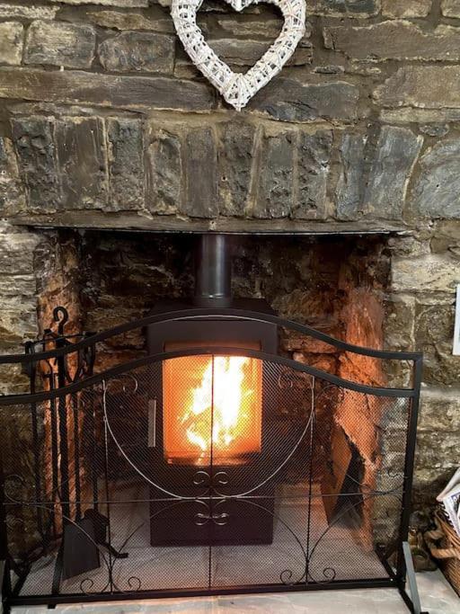 Вилла The Cwtch, Log Fire, Sleeps 6, Nr Zip World, Brecon And Bike Park Wales Абердер Экстерьер фото